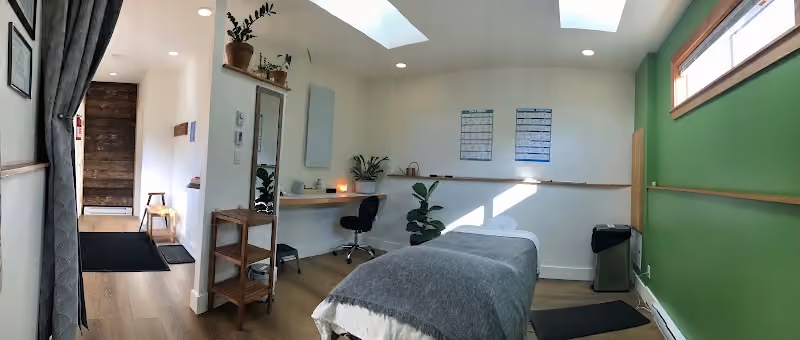 Ch’iyone Studio Registered Massage Therapy