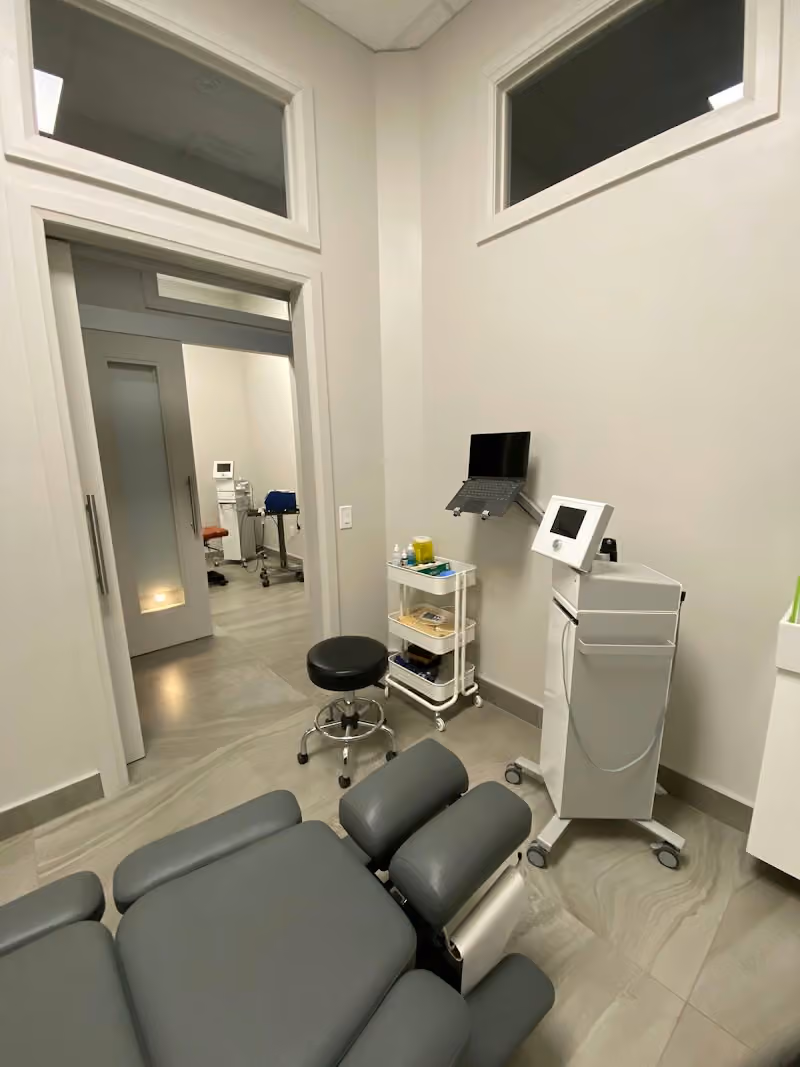 Dr. Carmen Leung - Chiropractor