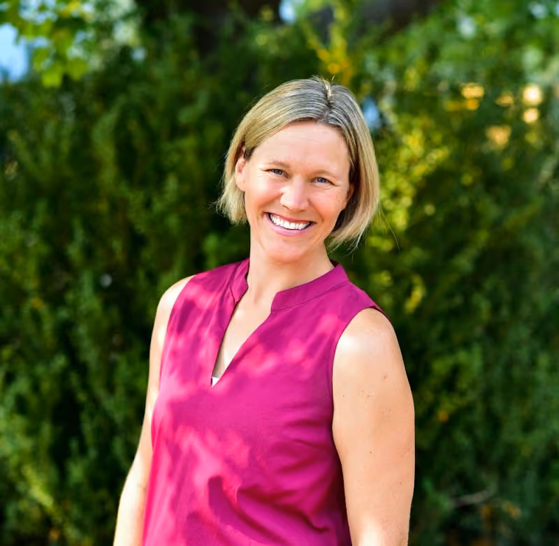 Dr. Sara Smith