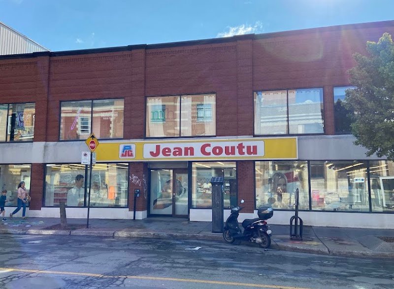 Jean Coutu (2700 Rue Masson) in Montréal, Quebec
