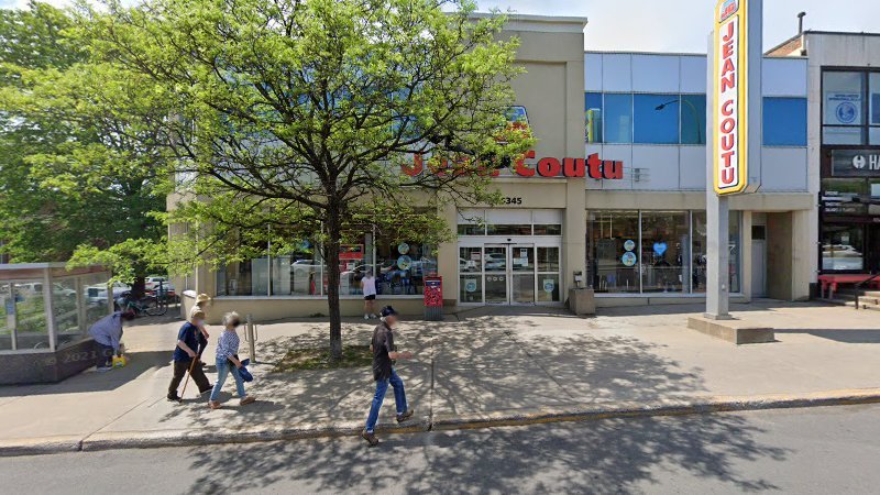 Jean Coutu (5345 Chemin Queen Mary) in Montréal, Quebec