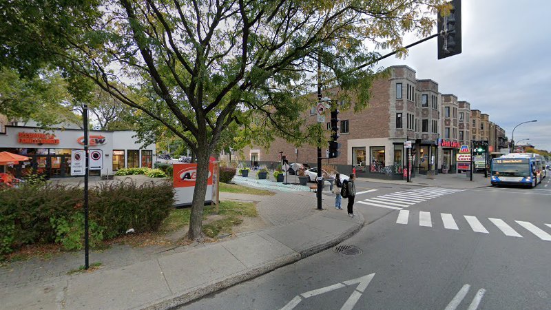 Jean Coutu (5150 Chemin Queen Mary) in Montréal, Quebec