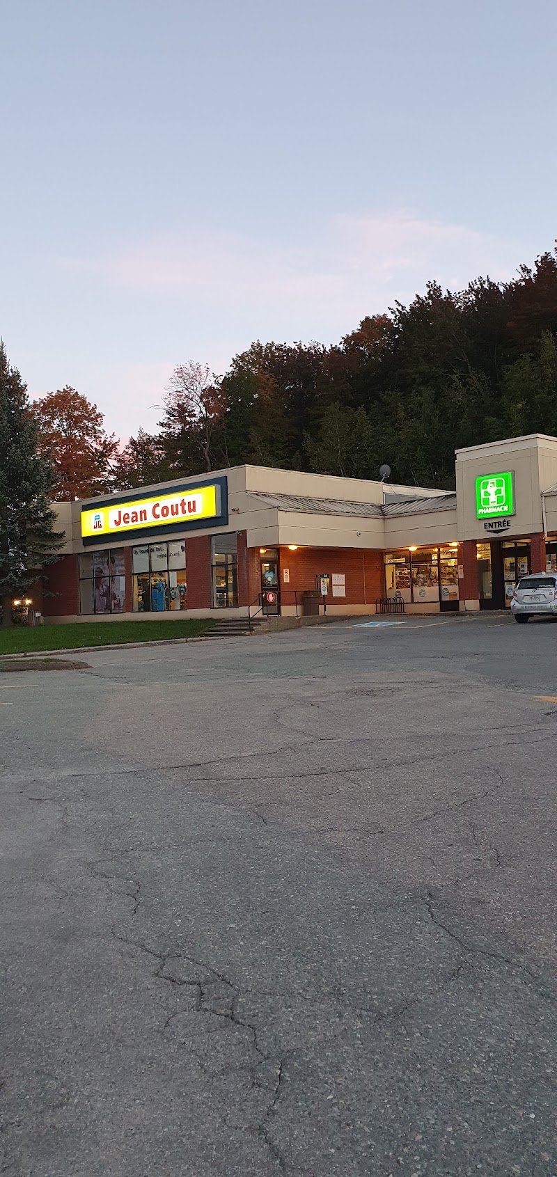 Jean Coutu (1363 Rue Belvédère Sud), photo 2