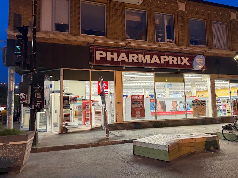 Pharmaprix (1 Avenue du Mont-Royal Est) in Montréal, Quebec